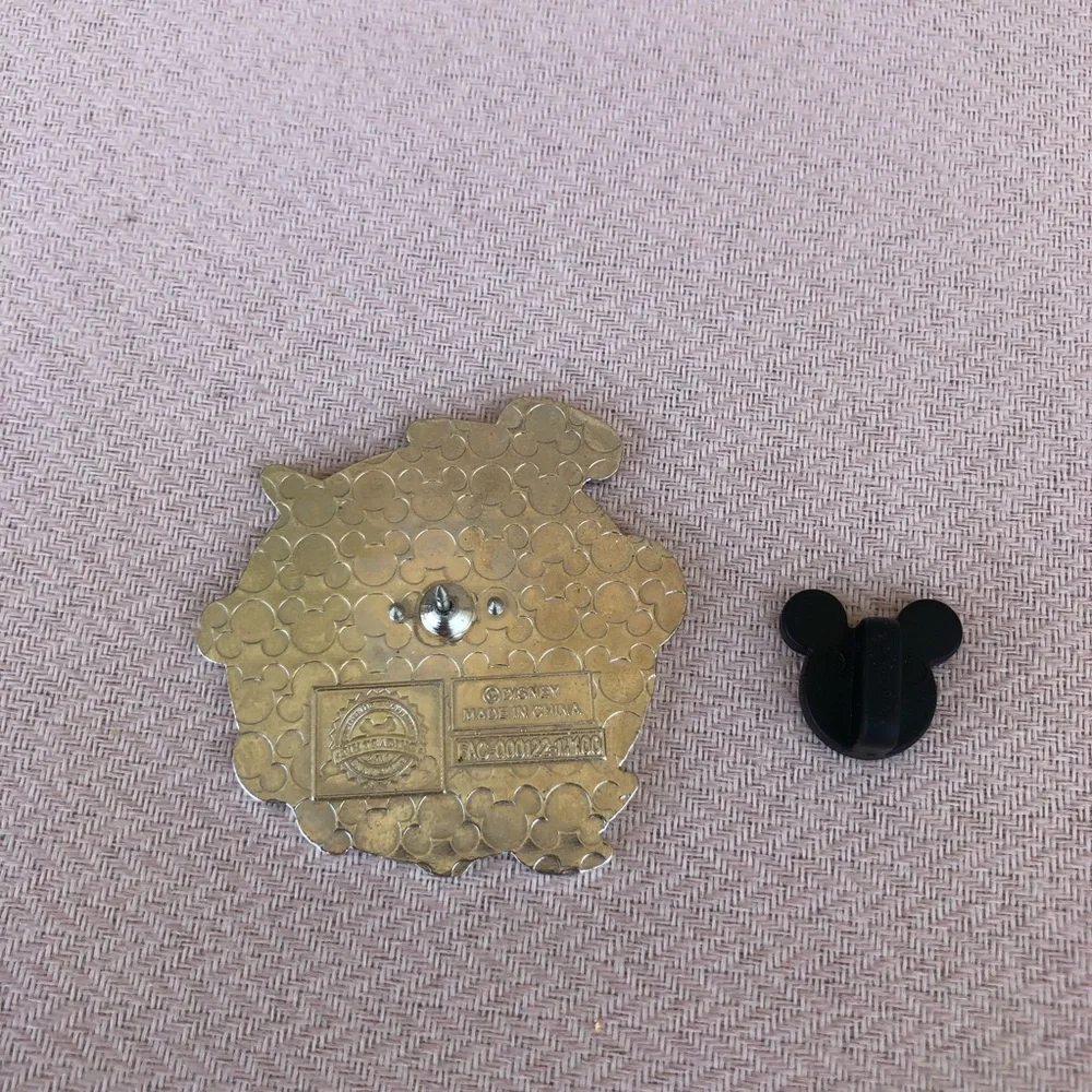 Disney Store Jake and the‎ Neverland Pirates 12'' & Pirates of the Caribbean Pin